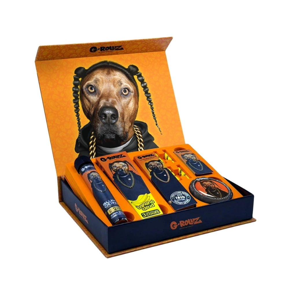 G-ROLLZ Gift Box Rap XS, geöffnete Geschenkbox mit Rap-Hund-Motiv und Set-Inhalt aus Blunt Cone, Banana Cloud Pre-Rolled Cones, Papers, Tips, Box und Grinder